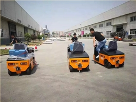 電動(dòng)牽引車