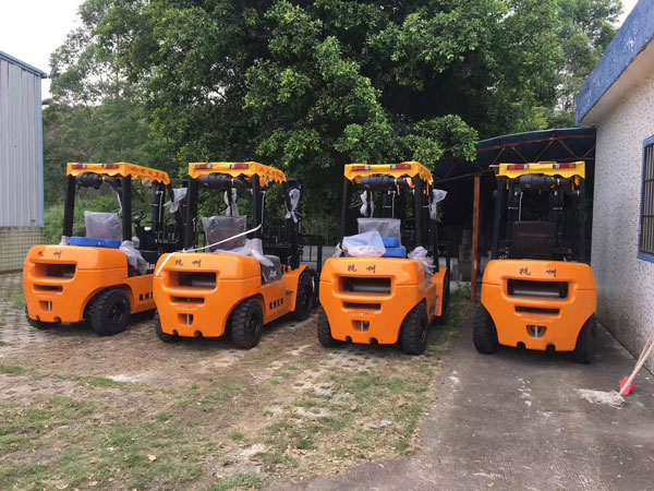 杭州叉車：電動叉車or內(nèi)燃叉車門架變形了…怎么辦？