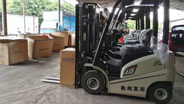 杭州叉車：電動叉車安全性高，但也要注意…