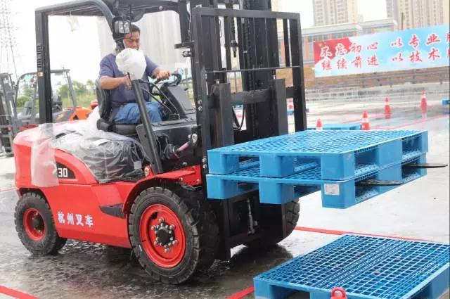 杭州叉車丨X系列內燃叉車作為東莞叉車司機技能競賽唯一指定叉車，很驕傲！