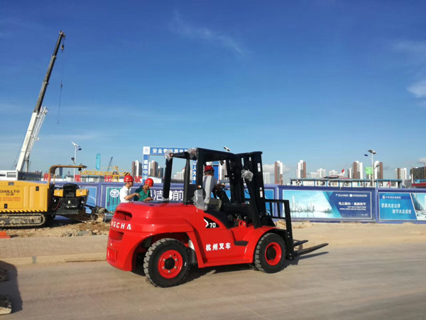 杭州叉車：內(nèi)燃叉車離合器的作用！